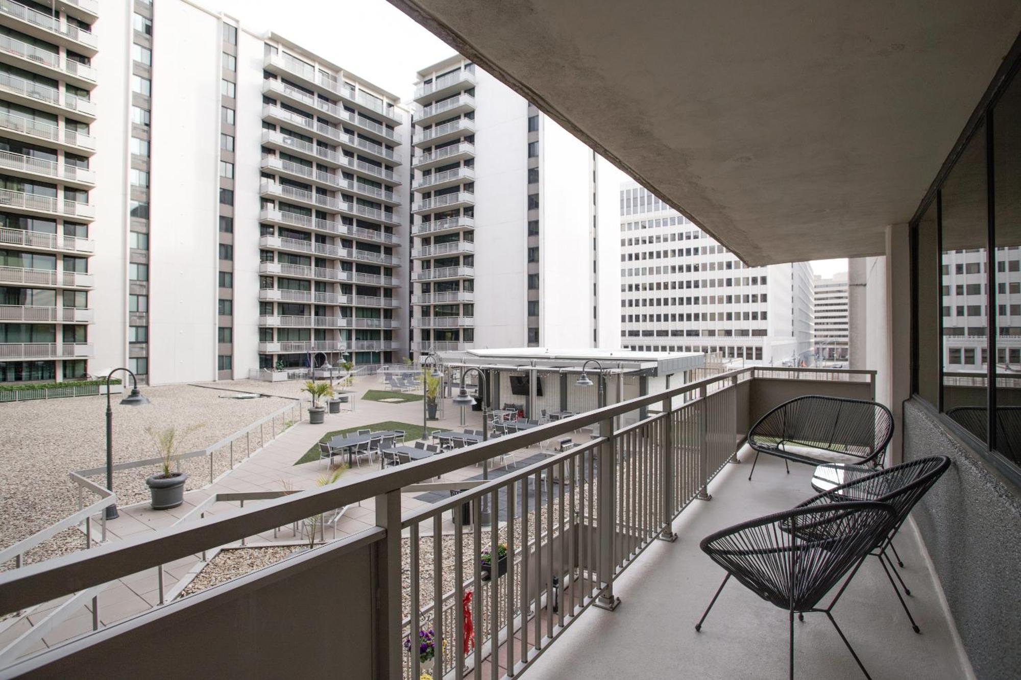 Convenient Apartment Near Airport At Crystal City Arlington Exterior photo